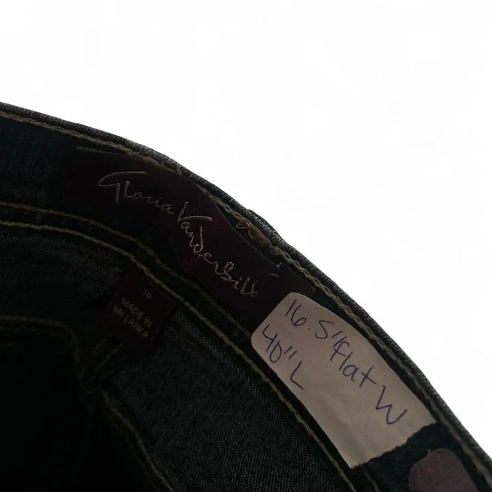 Women's dark wash straight leg jean by Gloria Vanderbilt size 10‎ (m5)